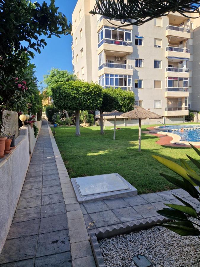 Magnifico Chalet Adosado En Torrevieja, Alicante. Exterior photo
